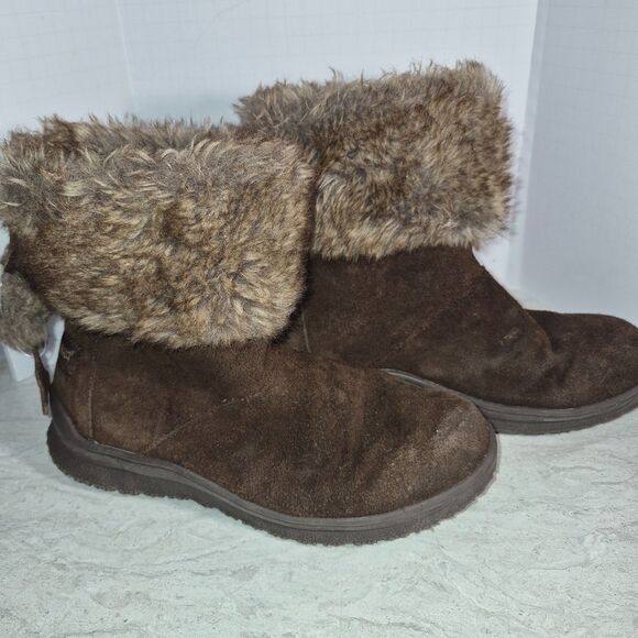 Minnetonka Brown Women's Boot's with a Fuax Fur Bow, Size 6M - Picture 2 of 10